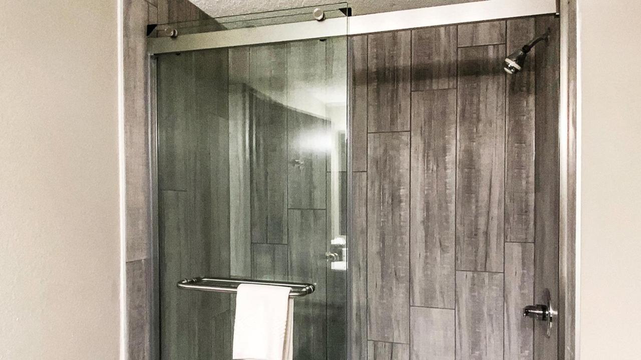 Quality Inn Roseville-Detroit North Bagian luar foto